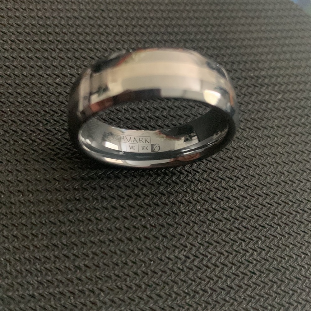 Benchmark Men’s Ring - Picture 4 of 8